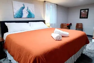 Image de Spacious Apartment Close to Downtown/King size Bed