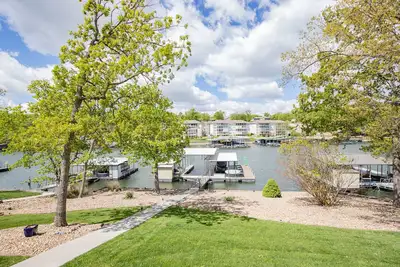 Image de Private Lakefront Home, 14x40 Boat Slip, Great Cove Water