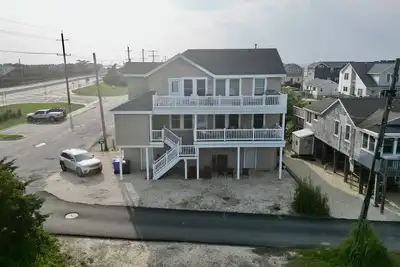 Image de Bayfront Duplex Property of Lbi minutes from Hotel Lbi, center of the island!