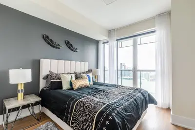 Image de Globalstay. Executive 2br 2ba Condo in Dt. Gym, Pool, Hot Tub