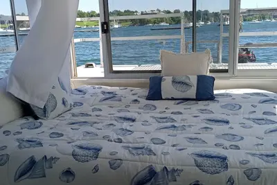 Image de Private Houseboat In Beautiful Newport Harbor