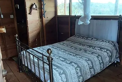 Image de Treehouse retreat on small organic farm