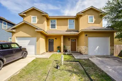 Image de San Antonio Townhome ~ 2 Mi to Aquarium!