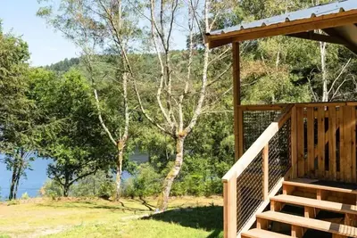Image de Lodge Vip Premium 34m² - vue sur lac (2 chambres) + Tv + draps + serviettes + terrasse couverte 11m² 5 personnes