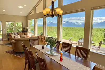 Image de 180° Mountain Views~Luxury Chalet~Mountain Retreat~Fireplaces~Private~Serene
