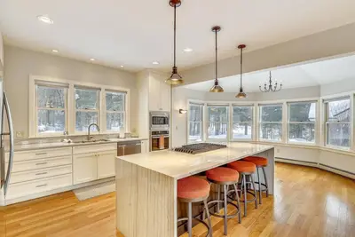 Image de The Eagle's Nest at Stowe: 5 br, wood stove, a/c, firepit, hot tub!