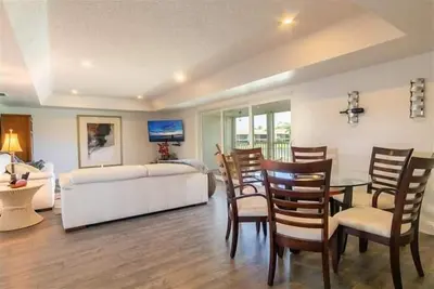 Image de The Glades Unit 4- Beautiful Naples Condo with Golf Course views!