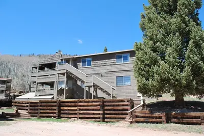 Image de Tranquil Mountain Retreat Where Relaxation And Outdoor Adventures Meet