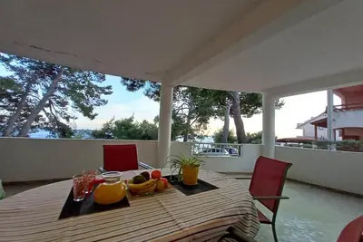 Appartement de deux chambres prés de la plage Ivan Dolac, Hvar (A-21269-b)
