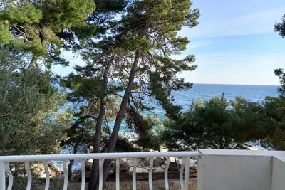 Appartement de deux chambres prés de la plage Ivan Dolac, Hvar (A-21269-e)