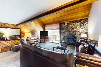 Image de Rustic retreat with pool table, wood-burning fireplace, sauna, & hot tub access