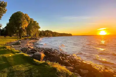 Image de Lakeside Retreat at Izatys Resort – The Perfect Getaway for All Seasons!