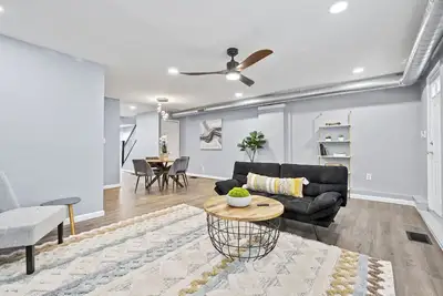 Image de 3br Charming Home with Fireplace