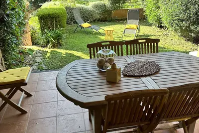 Image de Apappartement à 100 m du Bord De Mer avec Jardin Privé