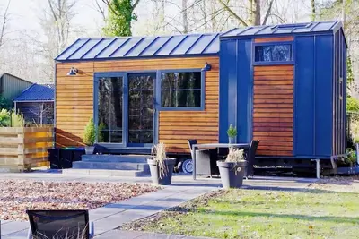 Image de Tiny House à Hoogersmilde avec jardin et parking