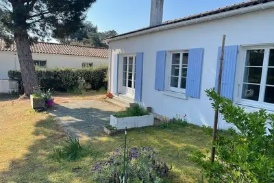 Image de Maison de vacances avec 3 chambres (300 m de la petite plage)