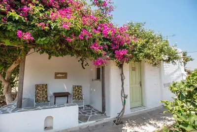 Image de Maison de vacances 'Green Retreats 3 Paros' avec vue sur les montagnes, Wi-Fi et climatisation