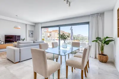 Image de Appartement Moderne avec Grande Terrasse et Piscine à Estepona