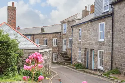 Mermaid Cottage, family friendly, with open fire in Mousehole