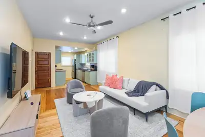Image de Walk Downtown, Hot Tub, Fire Pit, Beach Nearby
