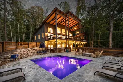 Image de Epic Heated pool, Outdoor Fireplace, Pool & Hot Tub! Arcade, and close to town!