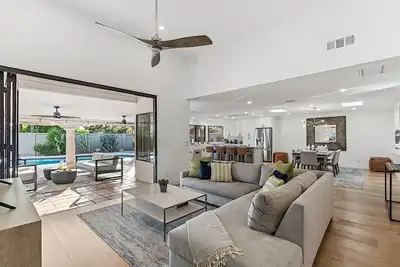 Image de Casa De Sol - McCormick Ranch * 5br w/ Heated Pool