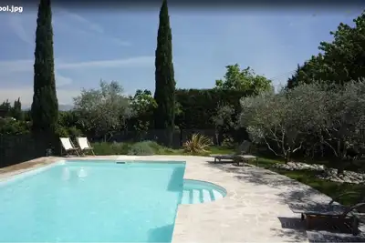Image de Loue villa au calme avec grande piscine et magnifique jardin.