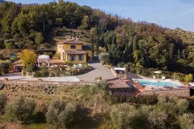 Image de Villa Ă Cantagrillo avec 6 chambres Ă coucher, 14 couchages
