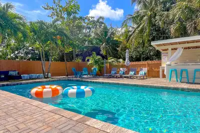 Image de Cozy Retreat w/ Heated Pool at The Royal House - 5 miles from the beach