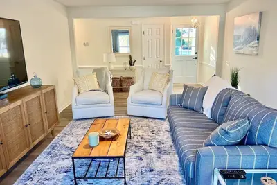 Image de Seabreeze Away - Pool - Fire Pit - Close 2 Beach!