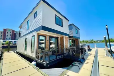 Image de The Regency - Houseboat Downtown