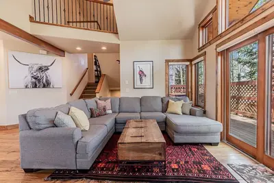 Image de Mountain Escape at Paloverde – Spacious 4-Bedroom Retreat with Private Hot Tub!
