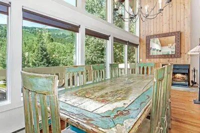 Image de New! Airy Home with Mountain Views & Private Hot Tub & Deck w/ Beautiful Views.