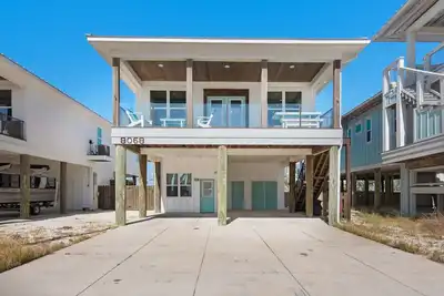 Image de 🌴☀️ Para-Dise Lz | Ground Floor Getaway by the Sand + Near Fishing Pier 🏖️