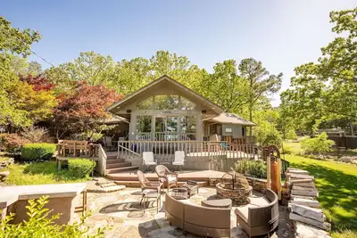 Image de New! Greers Ferry Lakefront Home in Eden Isle
