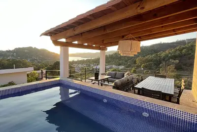 Image de Hermosa casa acogedora con alberca y terraza con vistas espectaculares al lago
