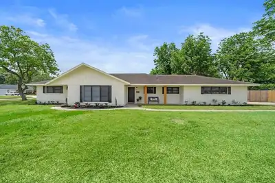 Image de Family-Friendly Home with Private Pool