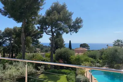 Image de Carqueiranne, loue Villa Nossi bé, très calme vue mer piscine jardin 8 personnes