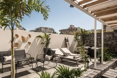 Image de Icos City 1. Luxury, spacious apartment with jacuzzi and private patio.