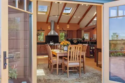 Image de Updated Pacific Grove Home