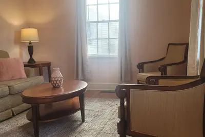 Image de King Cloverdale Apt. w/ Laundry/ Smart Tv/ Wi-Fi