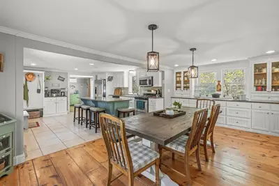Image de 9 Fox Hill Lane- Updated, pet-friendly home. 6 mile to association pond beach