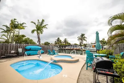Image de Waterfront w/pool and hot tub