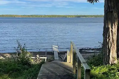 Image de 4 Bedroom 2 Bathroom Entire Home with Walk-In Lake Access