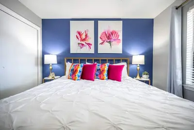 Image de Entire Place ✶Wi-Fi✶Washer Dryer✶ 4k Tv ✶Pets Allowed #615