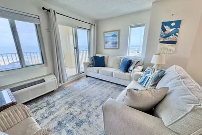 Image de Unit 407 -3 Bedroom & Water Views From Every Room!