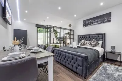 Image de Huge Cosy Studio Family Sleeps 4 North West London