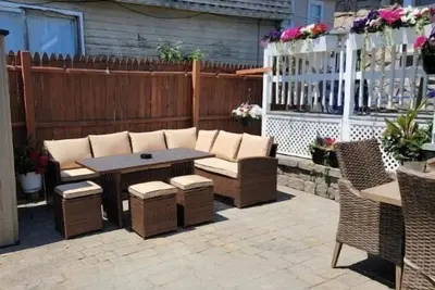 Image de Studio Apartment steps away from beach
