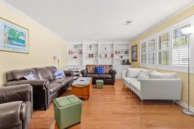 Image de Expansive Forest Ridge Retreat in Central Gnv