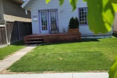 Image de *The LakeHouse* Character n' charm await one block from the beach.